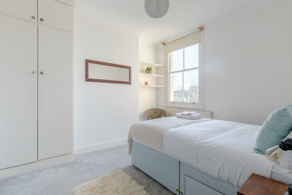 Spacious 3 Bedroom Flat in Brixton