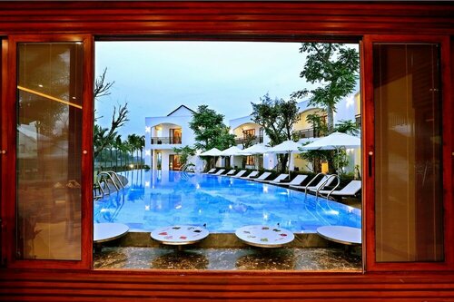 Azumi Villa Hotel, Забронировать Отель Отели Son Phong с бассейном, Бассейн