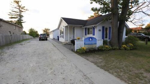 Riverfront Villa, Book Villa Hoteller i Simcoe County med parkering, Parkering