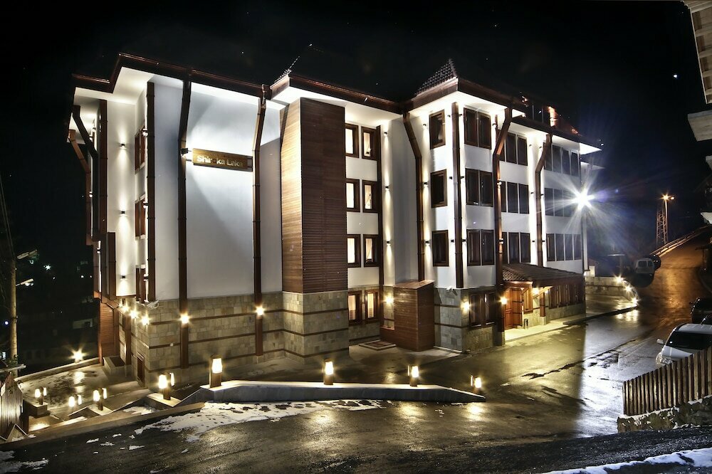 Shiroka Laka Hotel
