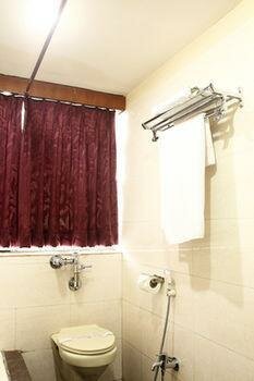 OYO Rooms Park Circus Bangladesh Embassy, Забронировать Отель Калькутта East Zone