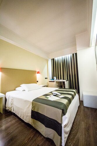 Best Western Hotel Roma Tor Vergata, Varaa Hotelli Hotellit Tor Vergata pysäköinnillä, Pysäköinti