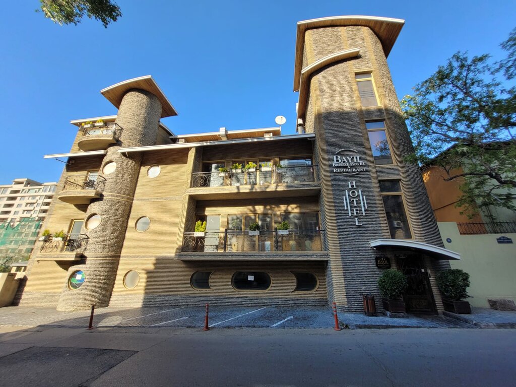 Bayil Breeze Hotel & Restaurant