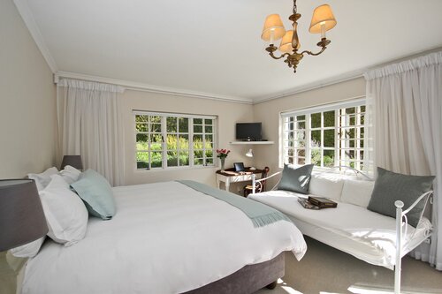 Beluga of Constantia Guest House, Забронировать Гостевой дом Отели Кейптауна с парковкой, Парковка