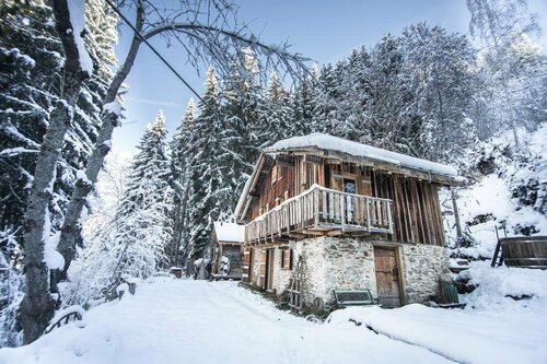 Chalet F'Net, Book Chalet Hoteller i Rhône-Alps med parkering, Parkering