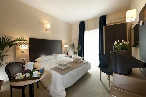 Club House Hotel