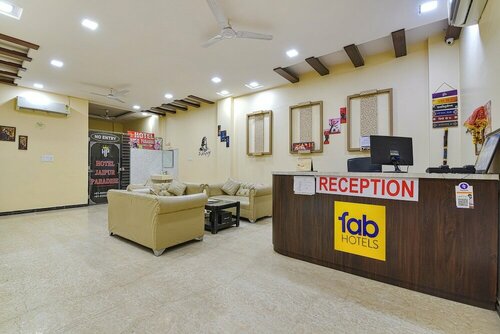 Fabhotel The Castle Homestay Inn, Забронировать Отель Хатипура 