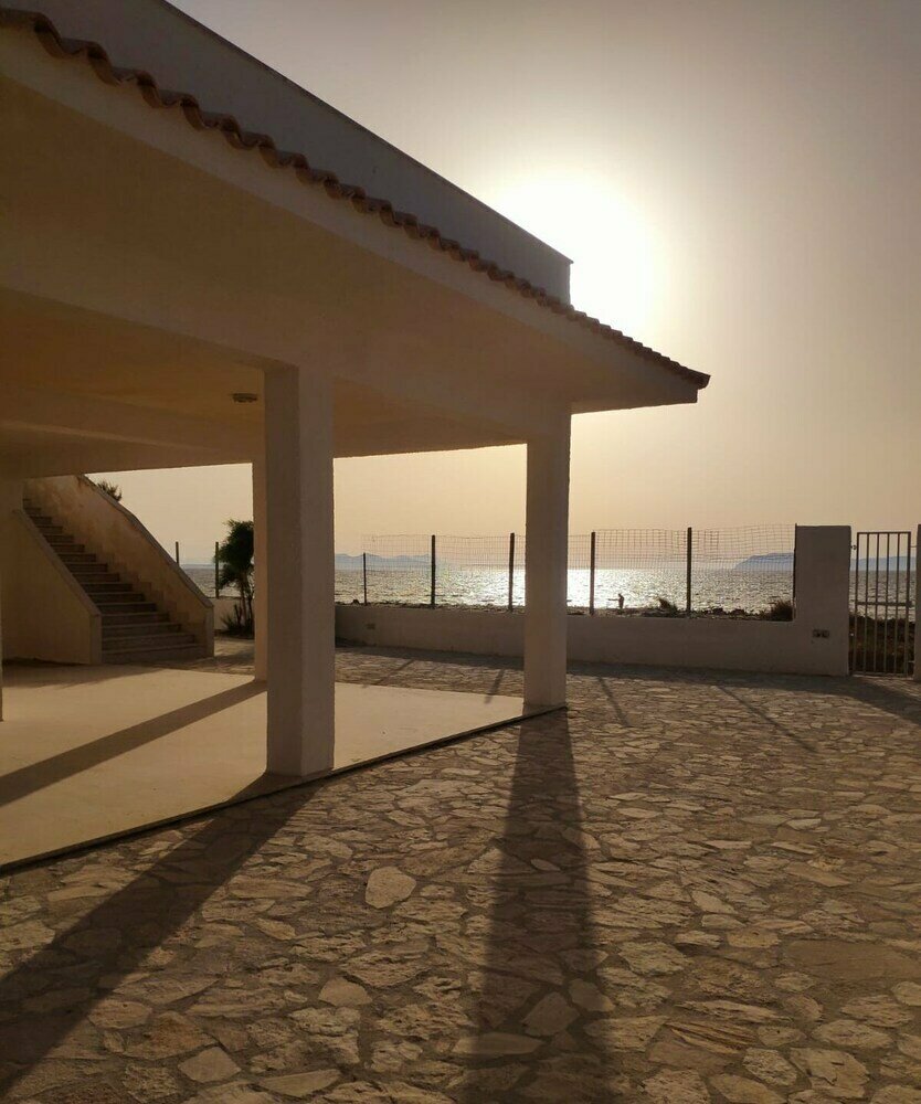 Casa baciata dal mare