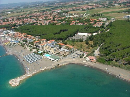 Hotel in Marina di Cecina a few steps from the sea, Забронировать Отель Отели Берега Этрусков 3 звезды, 3*
