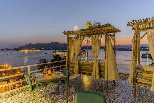 Moustache Udaipur Luxuria, Забронировать Отель «постель и завтрак» Удайпур штат Раджастхан, рядом с Jagdish temple