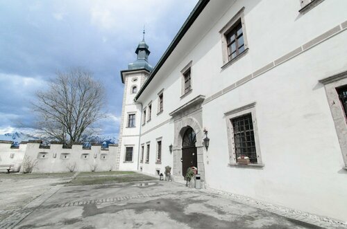 JUFA Hotel Schloss Röthelstein - Self Check-in, Book Hotel Hotels in Styria with Parking, Parking