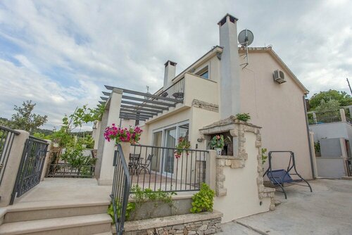 Villa Suzi1, Забронировать Вилла Коттеджи Сутиван, Коттедж