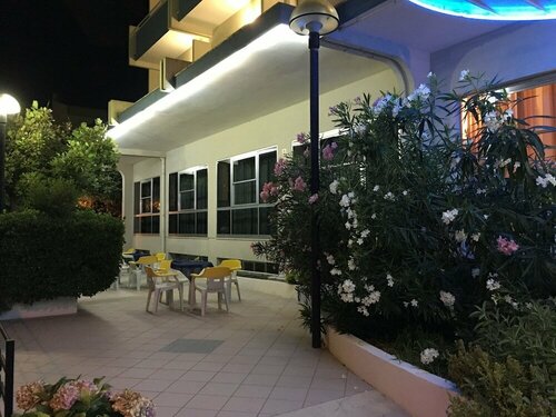 Hotel Angeli, Забронировать Отель Торре Педрера Римини