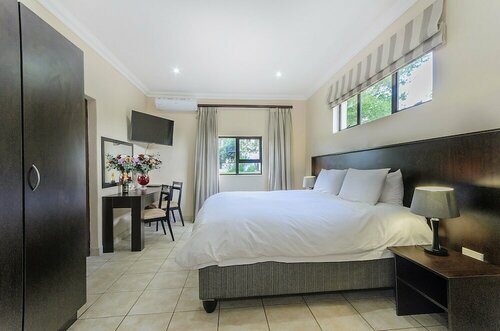 Stornoway Lodge, Buchen Sie Hotel Krugersdorp West Rand
