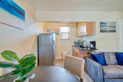 Camelot Beach Suites, Забронировать Отель Отели Клируотер-Бич 3 звезды, рядом с Компания Clearwater Marine, 3*