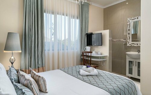 Auriol's Guesthouse, Забронировать Гостевой дом Tygerberg Hills Белвилл