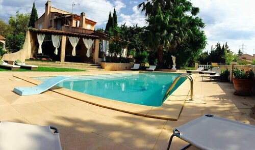 BnB Pacific Avenue, Book Bed and Breakfast Hoteller i Var coast med pool, Swimmingpool
