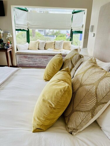 Sandras Guest House, Buchen Sie Pension Hotels in Langebaan mit Parkplatz, Parkplätze