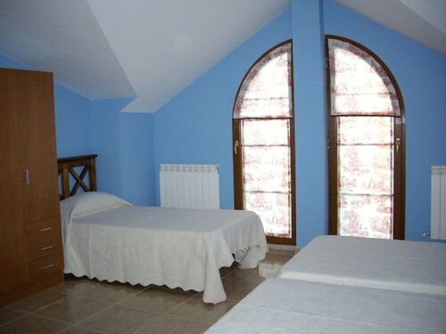 Catalina de Austria, Book Hotel  
