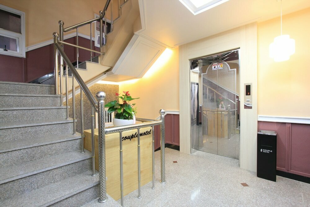 Couple Hotel