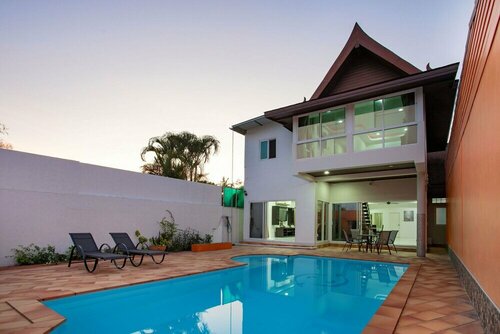Tropical Living in Modern Villa Lancelot, Забронировать Вилла Отели Раваи с бассейном, рядом с Центр Tesco Lotus в Парке Раваи, Бассейн