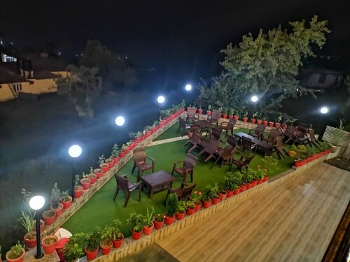 OYO 28425 Dal Lake Resort, Забронировать Курортный отель Отели Мак-Леод-Гейндж с бассейном, Бассейн