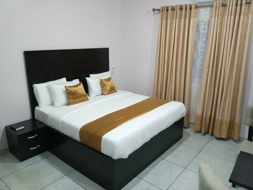 Blooms Spot Hotel and Apartment, Book Hotel Obio/Akp hoteller med pool, Swimmingpool