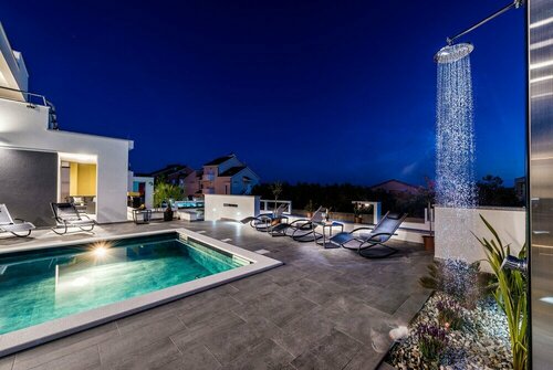 Villa Magnifica Penthouse with Jacuzzi