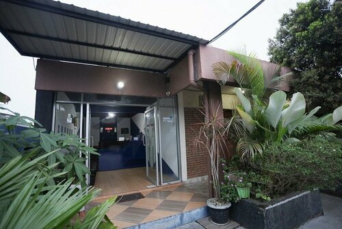 RedDoorz near Bundaran Garuda 2, Забронировать Отель Отели Central Kalimantan 3 звезды, 3*