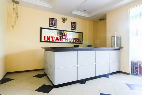 OYO 1025 Hotel Intan, Забронировать Отель Пеканбару Суматра