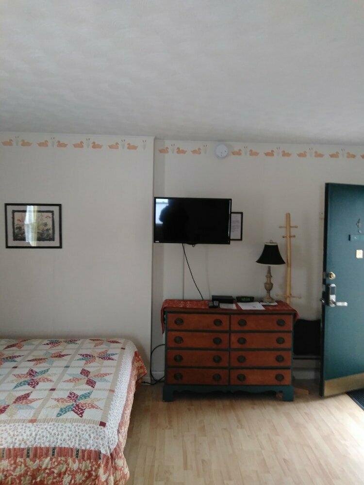 Midway Lodging