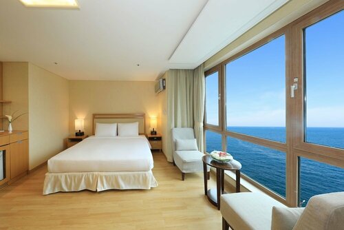 Ocean Suites Jeju Hotel, Забронировать Отель Jeju City Чеджу, рядом с Black Pork Street