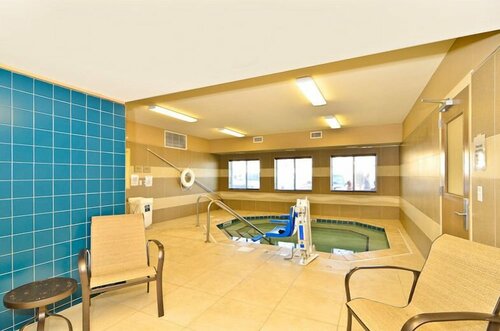 Hawthorn Suites by Wyndham Williston, Забронировать Отель Отели штата Северной Дакоты с парковкой, Парковка