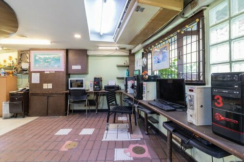 7 Holder Guesthouse, Забронировать Гостевой дом Отели Бангкока с парковкой, рядом с Пирс Пхра Артхит, Парковка