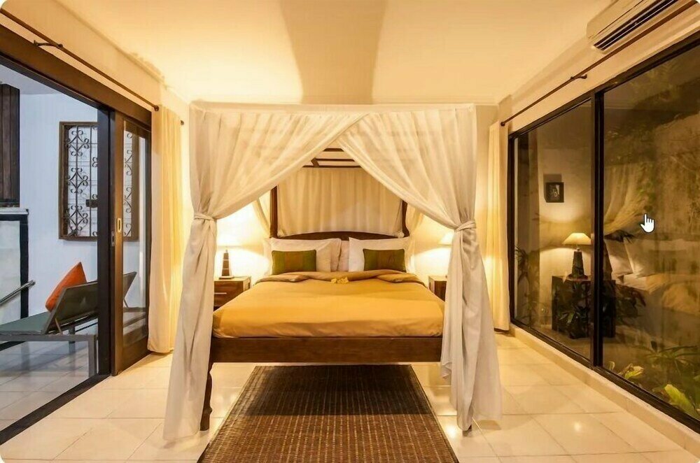 Smv. 10-br · 10br Pool Prime Area Walk to Beach and Shops