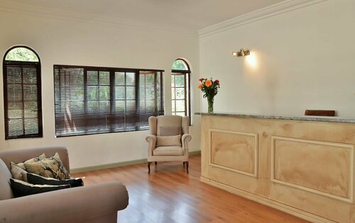 Indlovukazi Guesthouse, Забронировать Гостевой дом Хартбиспурт Бритс