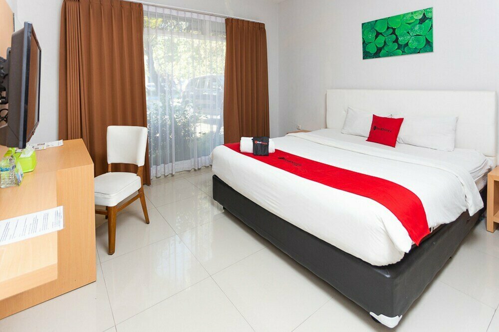 RedDoorz Plus @ Idjen Boulevard Malang