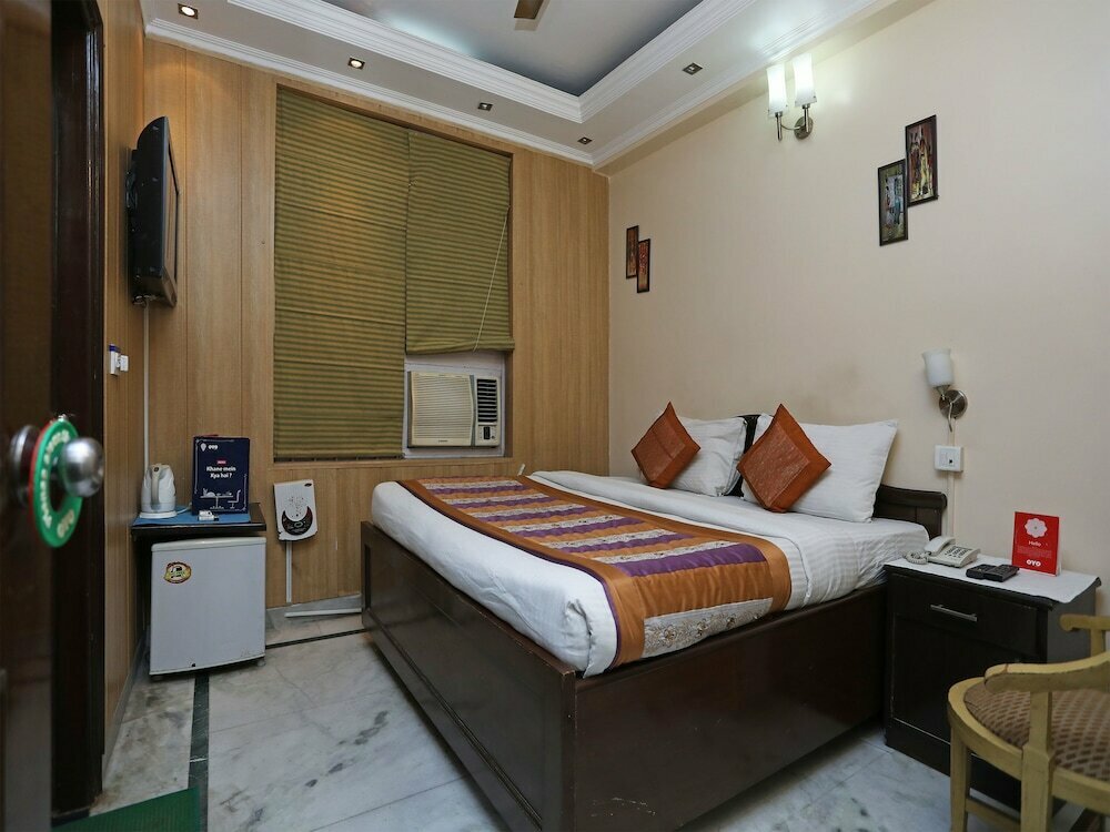 Oyo Hotel Sands Inn Near Bestech Central Square Mall