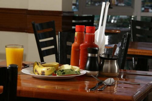 Claire De Lune Moonlight Hotel, Book Hotel Hoteller i Nakuru med parkering, Parkering