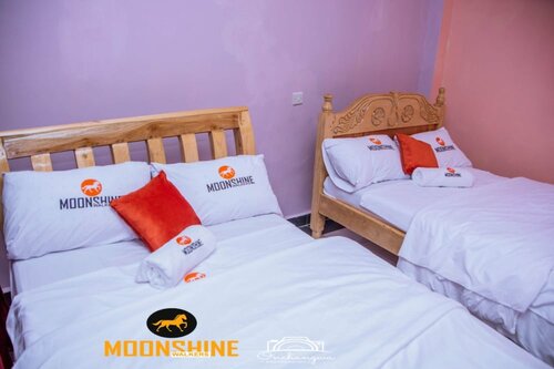 Moonshine Walkers, Rezervați Bed and Breakfast Hoteluri în Uasin Gishu cu parcare, Parcare