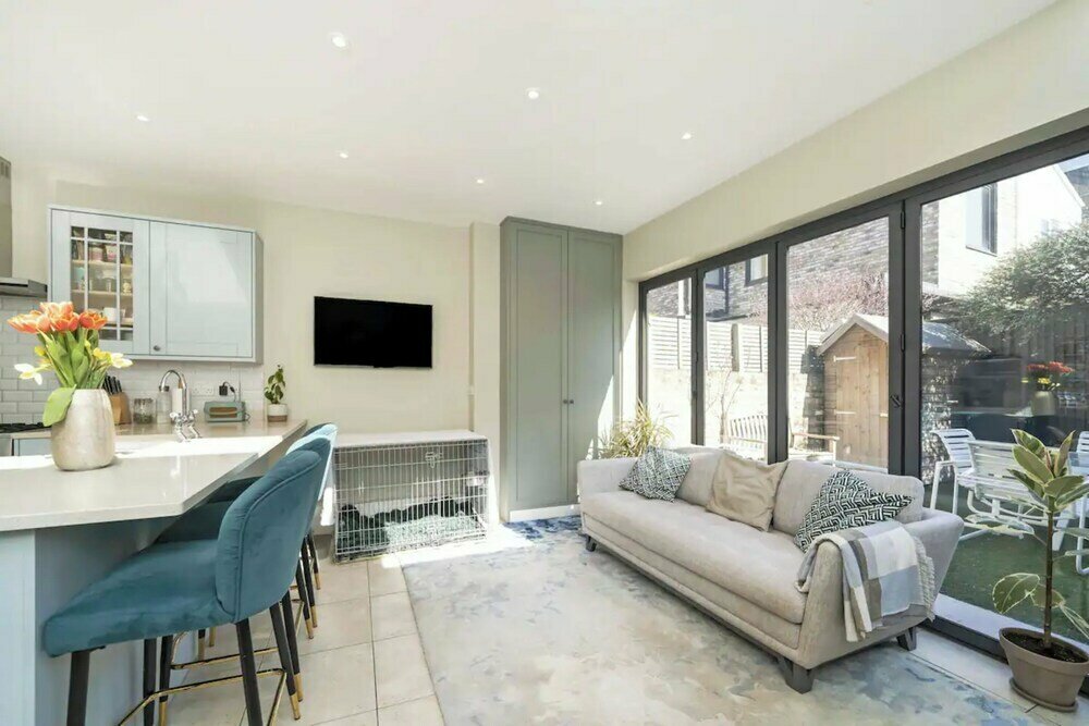 Modern & Luminous 3BD Family Home - Fulham