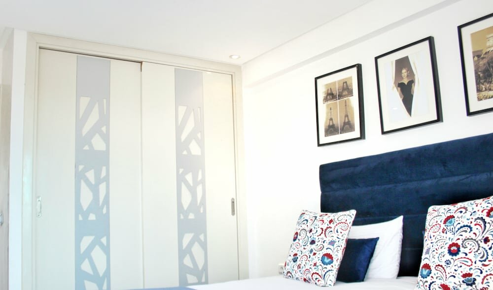 Foch Apartment