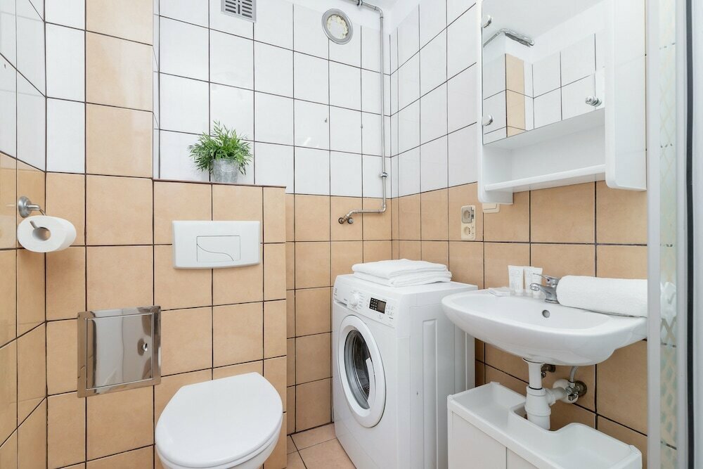 Comfy Studio Wielicka by Renters