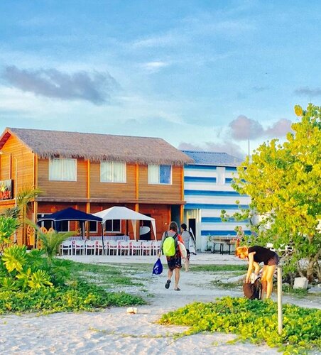 Sunset Holidays, Đặt Khách sạn Huraa 