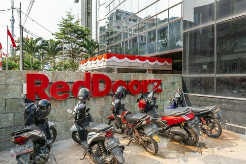 RedDoorz Plus near Taman Ismail Marzuki, Rezervovat Hotel Levné hotely v Jakarta