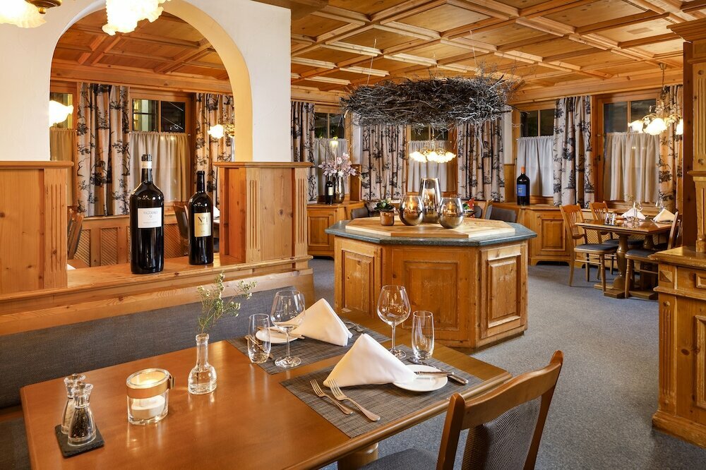 Hirschen Guesthouse - Village Hotel