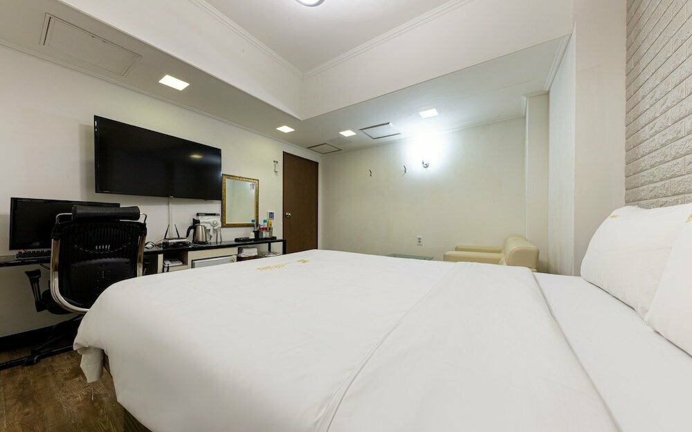 Bucheon Hotel Lizard