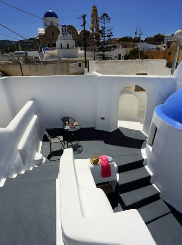 Church and Cave - Santorini Private Residences, Забронировать Гостевой дом Отели Мессарии с парковкой, Парковка