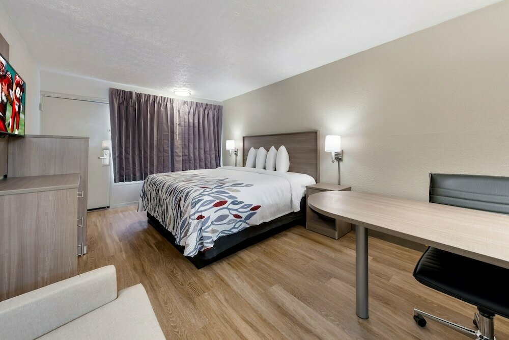 Red Roof Inn
