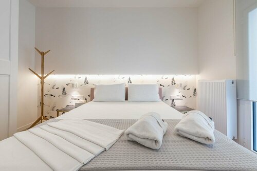 Luxury Hill View Loft by Cloudkeys, Забронировать Отель Отели Афины 4 звезды, рядом с Evelpidon Court Complex, 4*